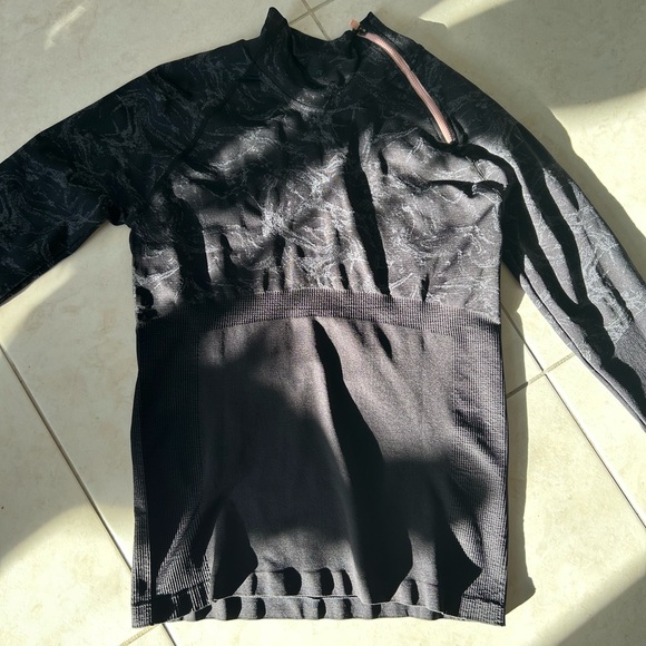 NEW Fabletics Amelia pullover - Picture 2 of 11